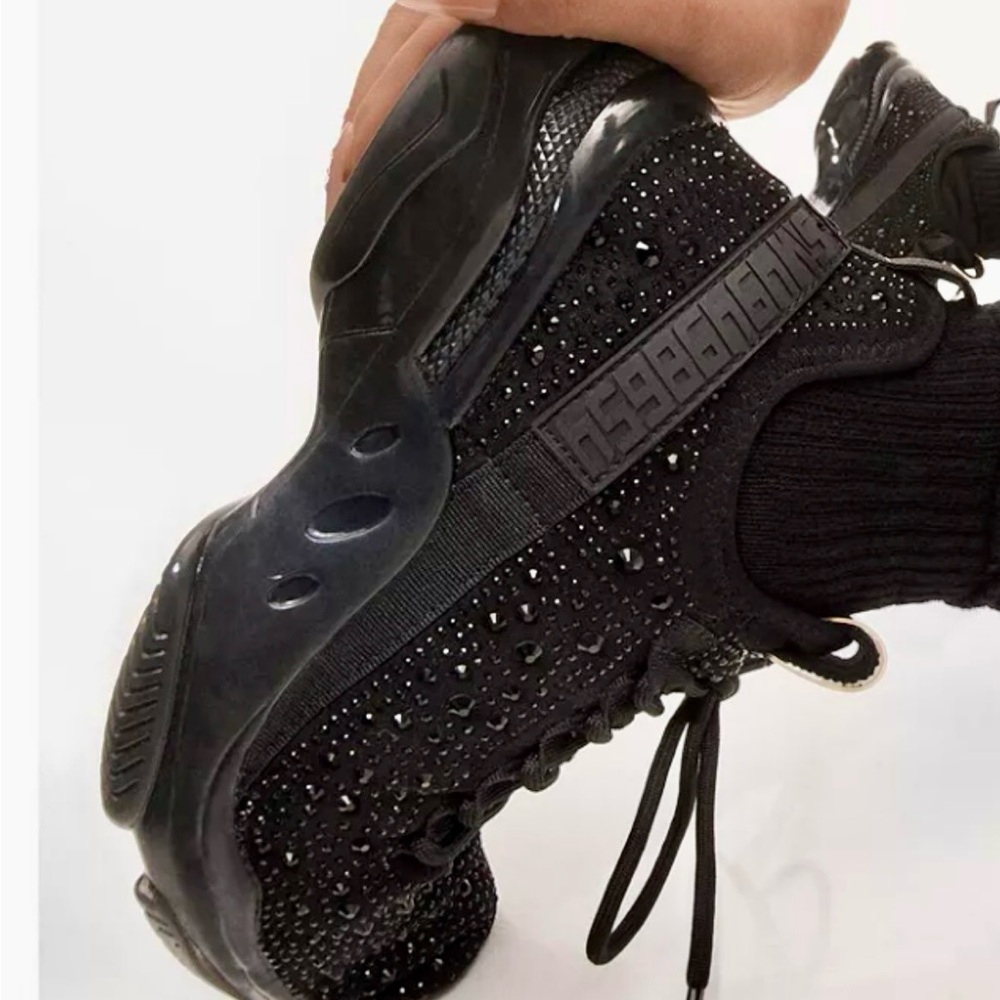 NWT Steve Madden black Maxima sneaker